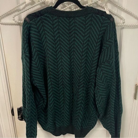Vintage Impact Green and Black V-Neck Sweater - Picture 7 of 8